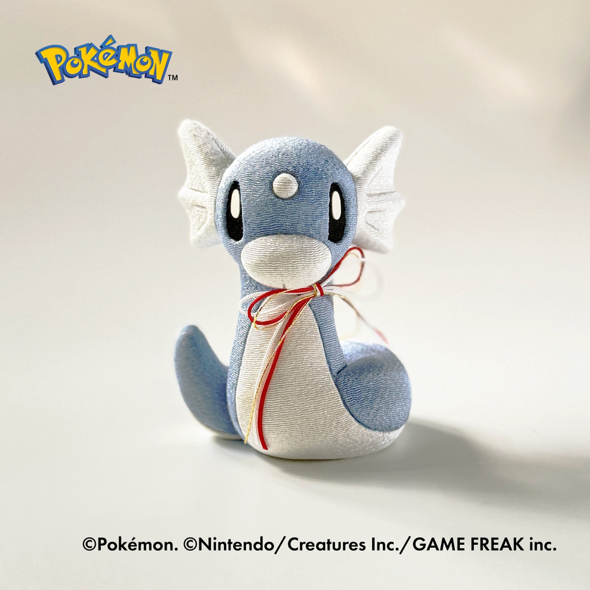 Size (doll) : height (not including ears) 9.5 × width 6.5 × depth 6 cm / 3.7”× 2.6”× 2.4
<br>Width and depth are measured at the center of the bottom.