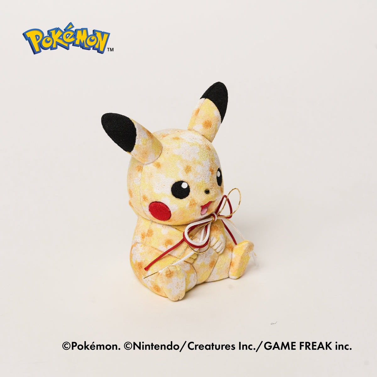 Size (doll) : height (not including ears) 9.5 × width 6.5 × depth 6 cm / 3.7” × 2.6” × 2.4<br>
Width and depth are measured at the center of the bottom.