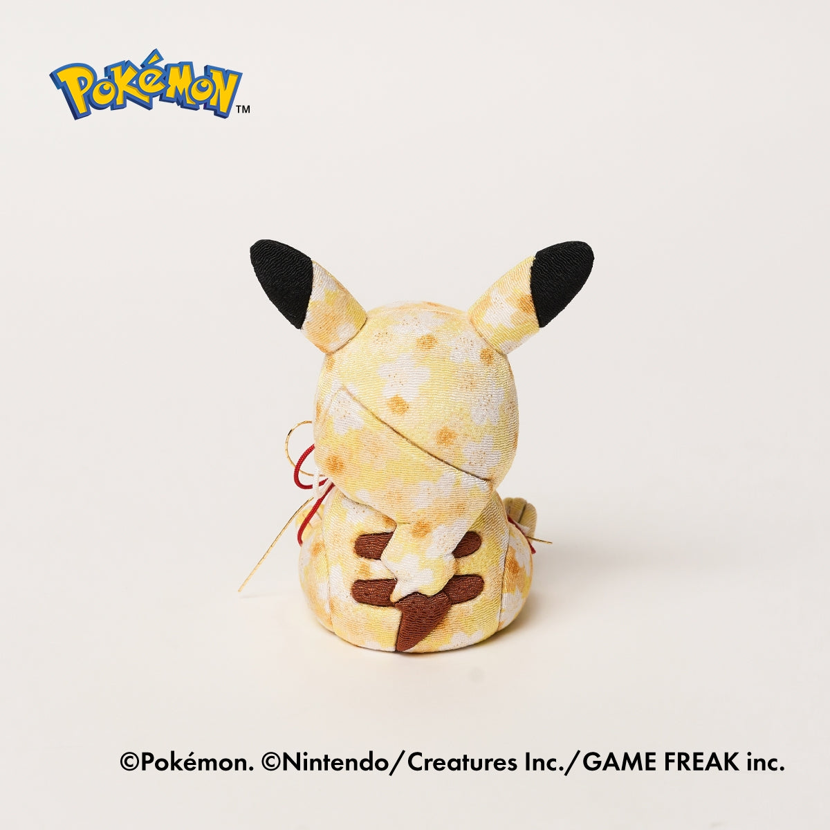 Size (doll) : height (not including ears) 9.5 × width 6.5 × depth 6 cm / 3.7” × 2.6” × 2.4<br>
Width and depth are measured at the center of the bottom.