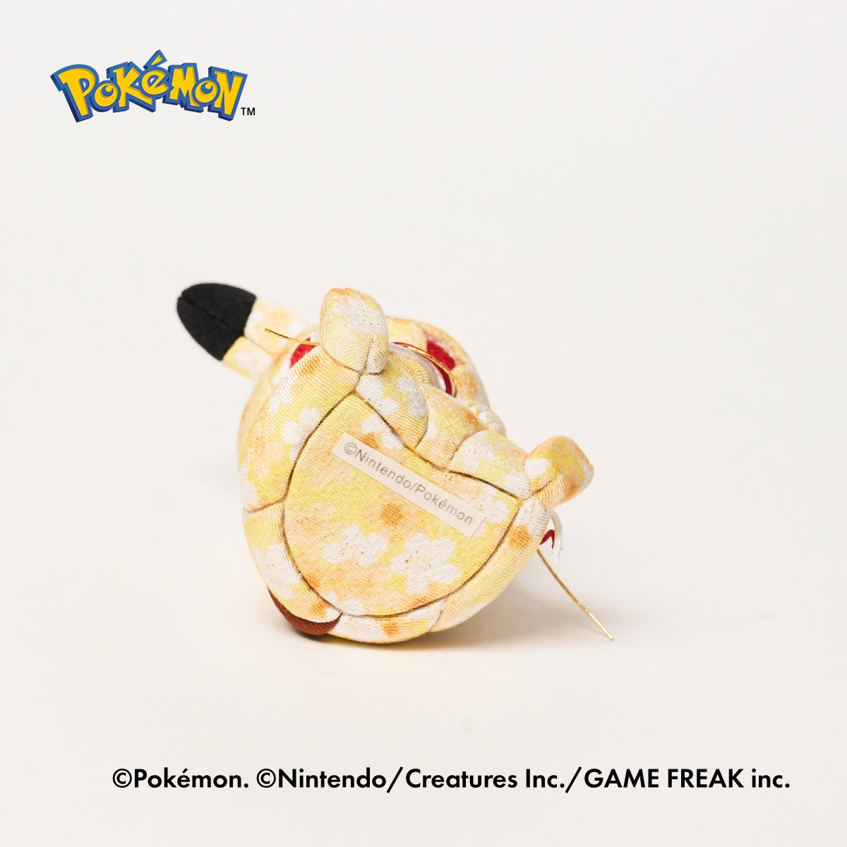 Size (doll) : height (not including ears) 9.5 × width 6.5 × depth 6 cm / 3.7” × 2.6” × 2.4<br>
Width and depth are measured at the center of the bottom.