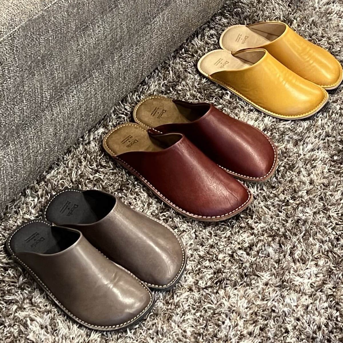 Room shoes "REELA" in Gloss Leather