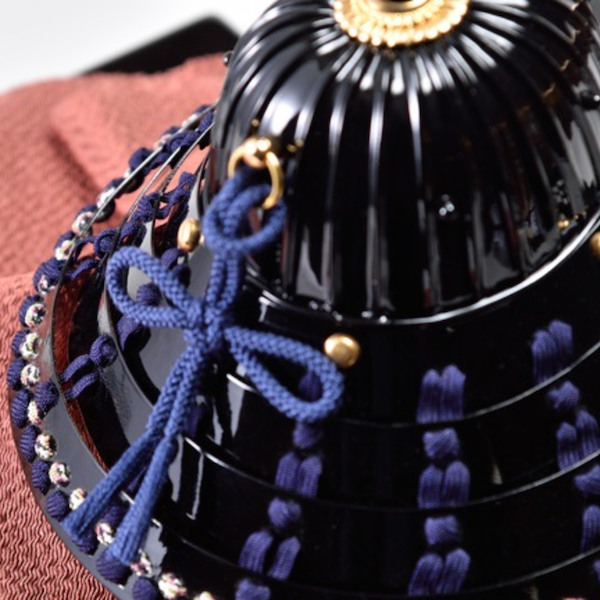 W 33 × D 27 × H 23 cm (13.0 × 10.6 × 9.1 in) — all dimensions approximate