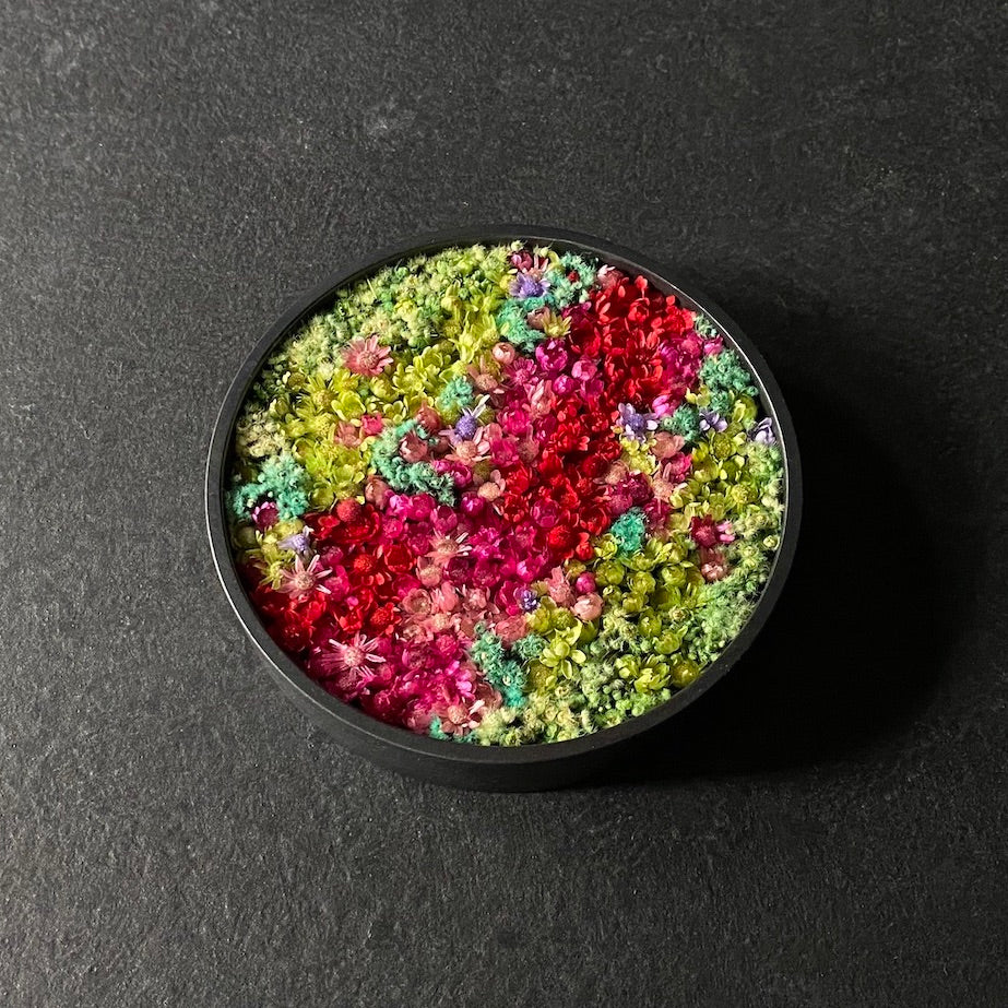 Large: diameter 10.2 × height 2.2 cm (4 × 0.9 inches)