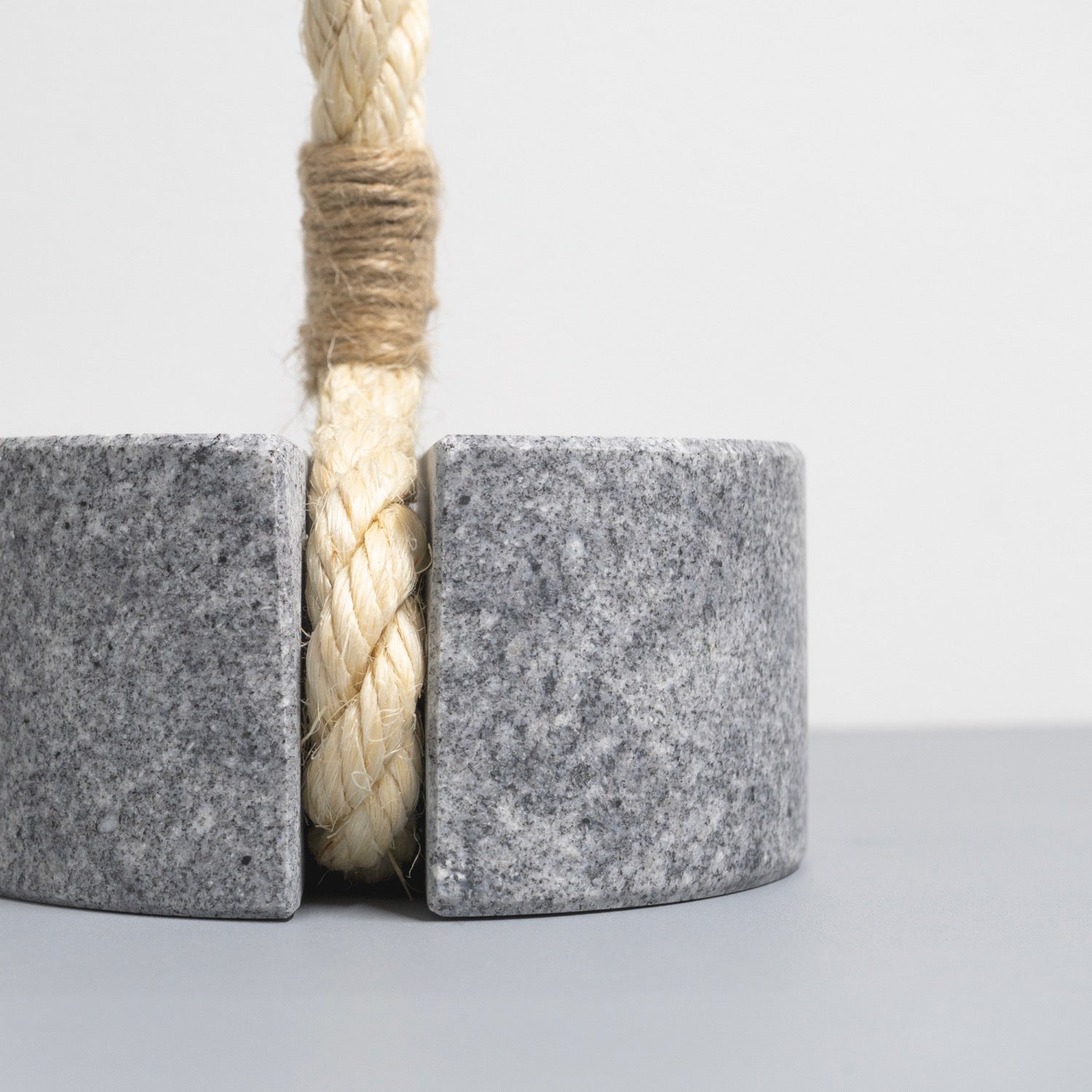 Aji stone × jute string